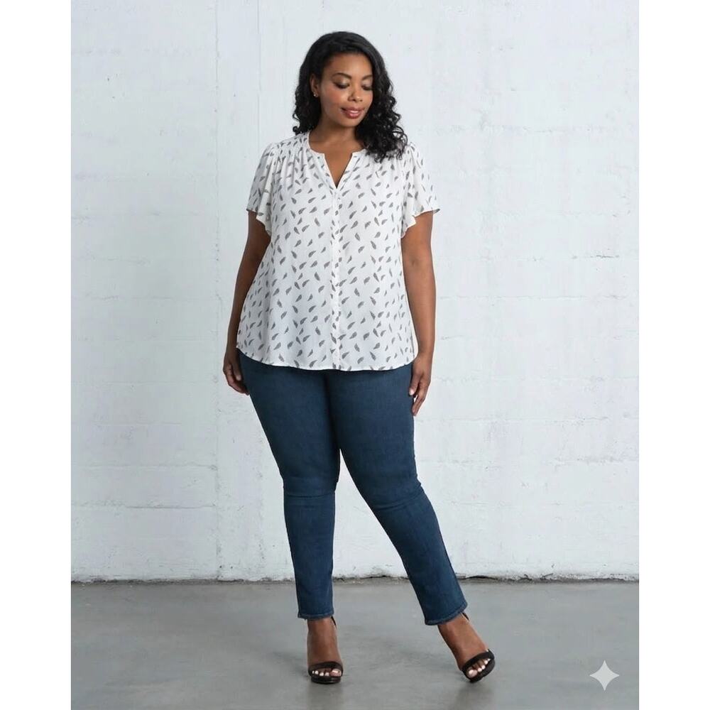 Monday Fun 1X White Feather Print Blouse Plus Size Flutter Sleeve Top